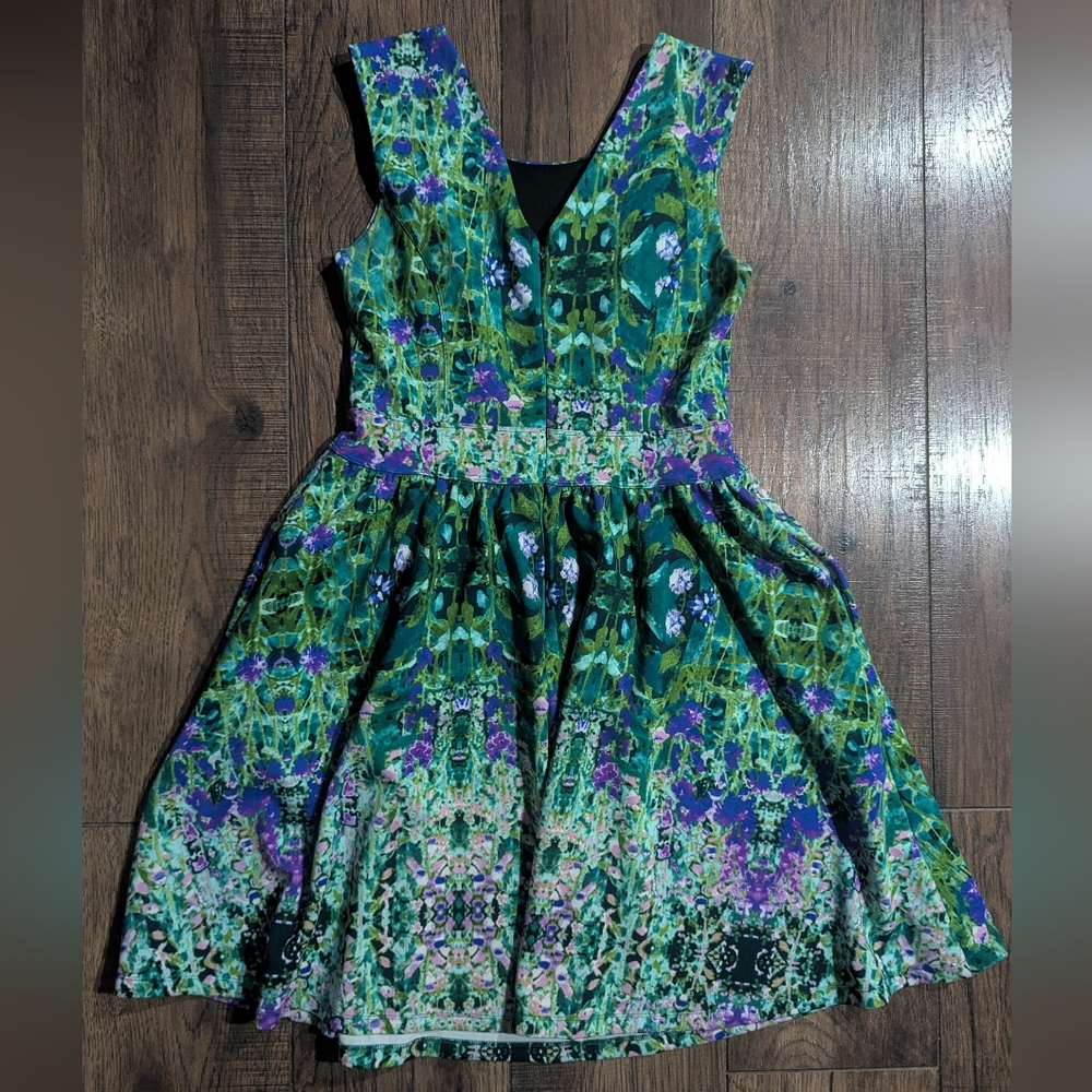 Cynthia Rowley Bright Green w/ Purple Accent Floral Print Fit & Flare Dress Sz 8 - Picture 11 of 16